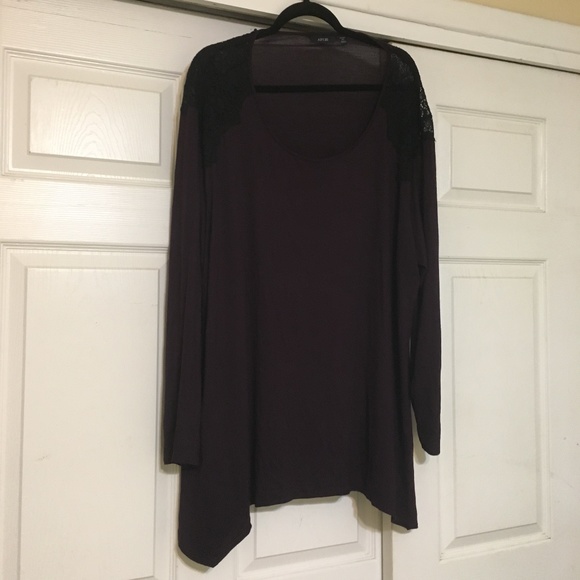 Apt. 9 Tops - APT 9 long sleeve lace trimmed top